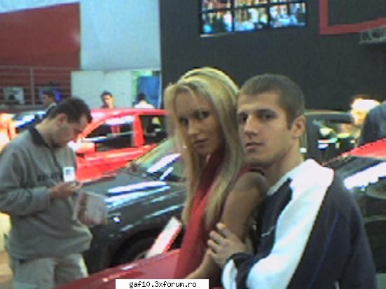 Umpic prin vacanta: - Tipa a aparut in PlayBoy - Forum Gaf
